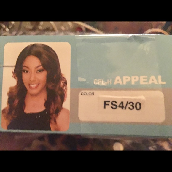 Beautiful Wig - Picture 2 of 4